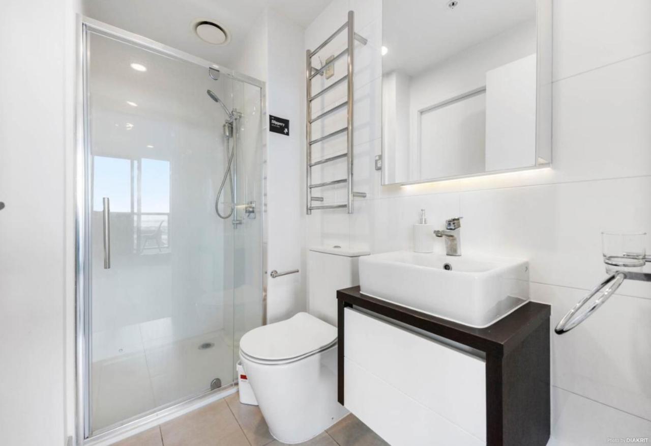 Magnificent Skytower, Sea, Habour View In Cbd Apartment Оукланд Екстериор снимка