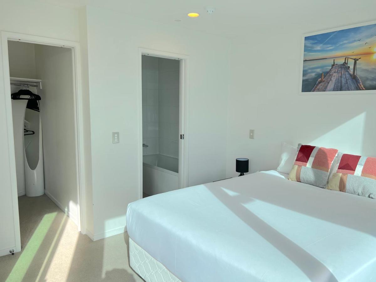 Magnificent Skytower, Sea, Habour View In Cbd Apartment Оукланд Екстериор снимка